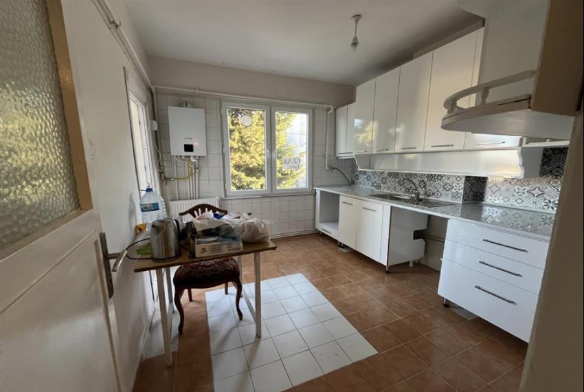 FİRUZKÖY’DE ÇOK TEMİZ GENİŞ 3+1 DAİRE